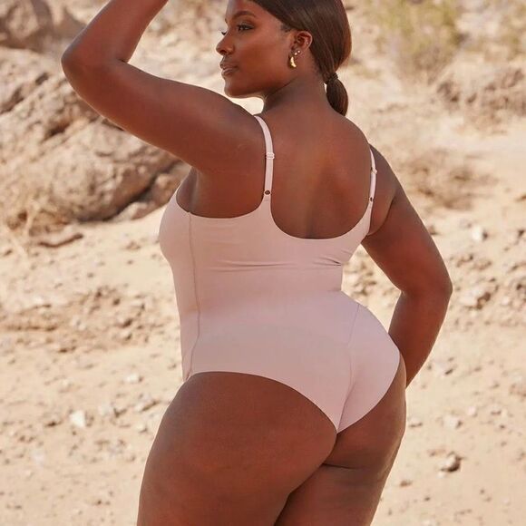 New  Pinsy V Neck Hourglass Shapewear Bodysuit Cheeky Peach - Picture 5 of 8